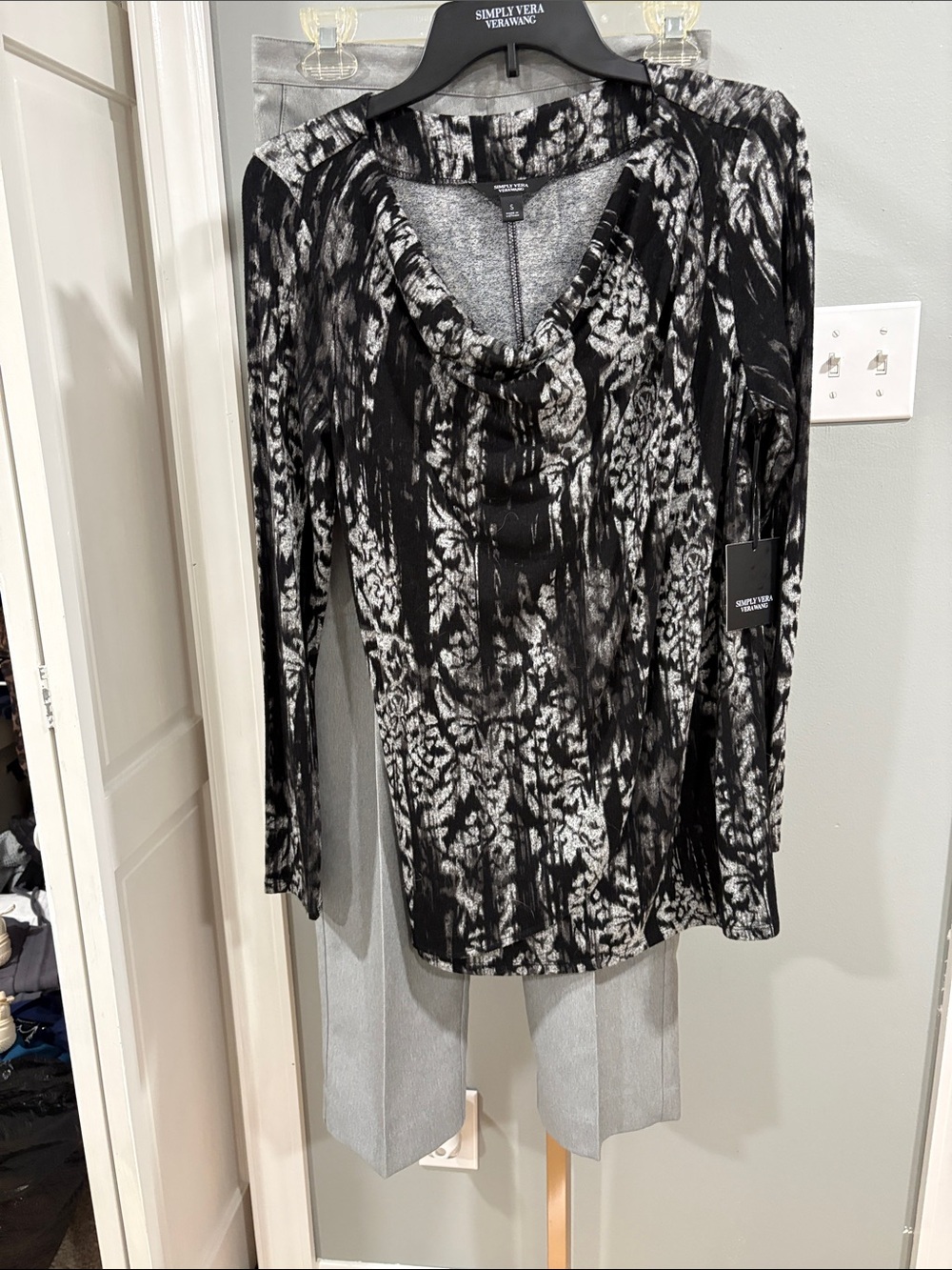 Simply Vera Vera Wang Black and White Cowl-Neck Long Sleeve Top